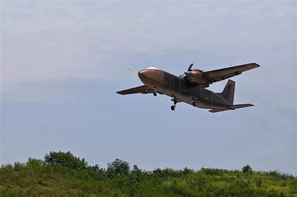 全国产!我国自研大型双发无人运输机首飞成功:载重2吨级