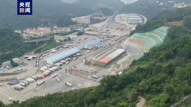 全国首个跨境智慧口岸进入大规模路面施工阶段,中方段预计年底建成