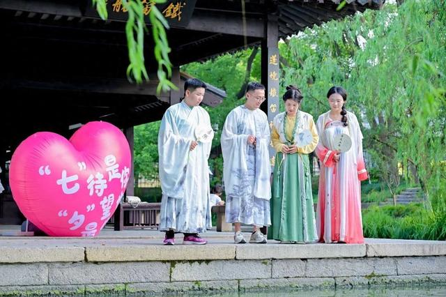溶洞汉服穿搭图片男生,溶洞汉服穿搭图片男生