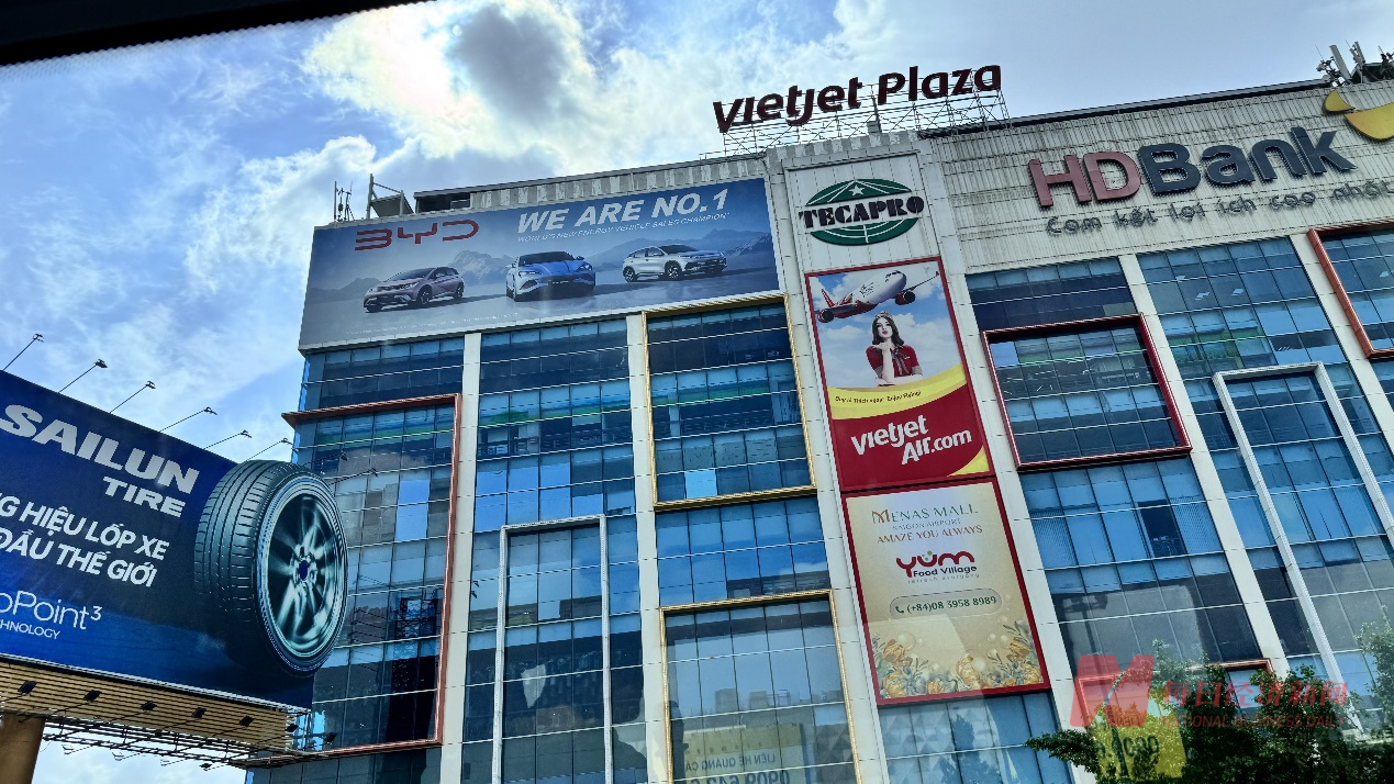 VietJet Plaza上的比亚迪广告 图片来源:每经记者 陈鹏丽 摄