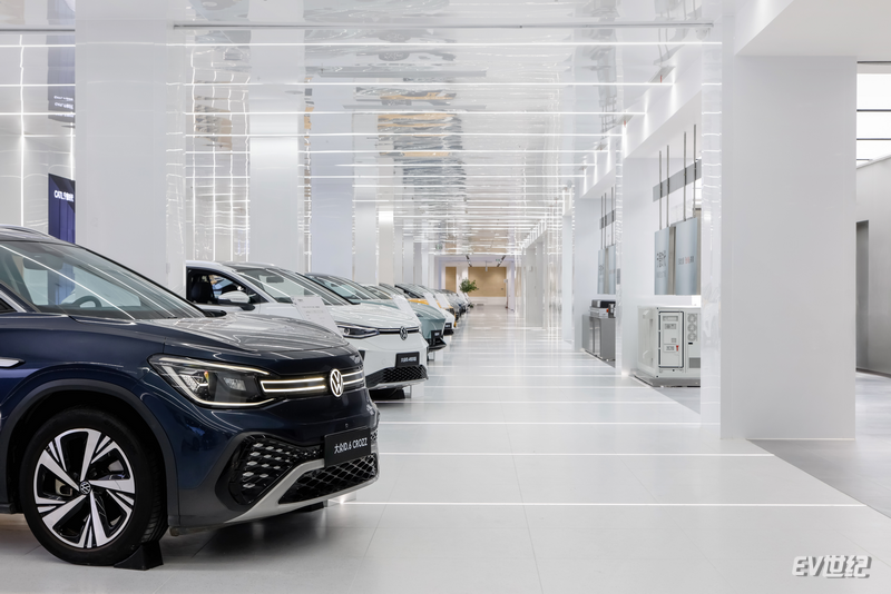 全球首家宁德时代新能源生活广场成都开幕