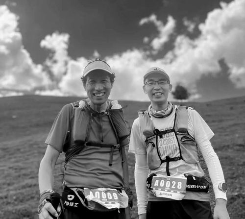 与一位天文学家一起跑98公里越野