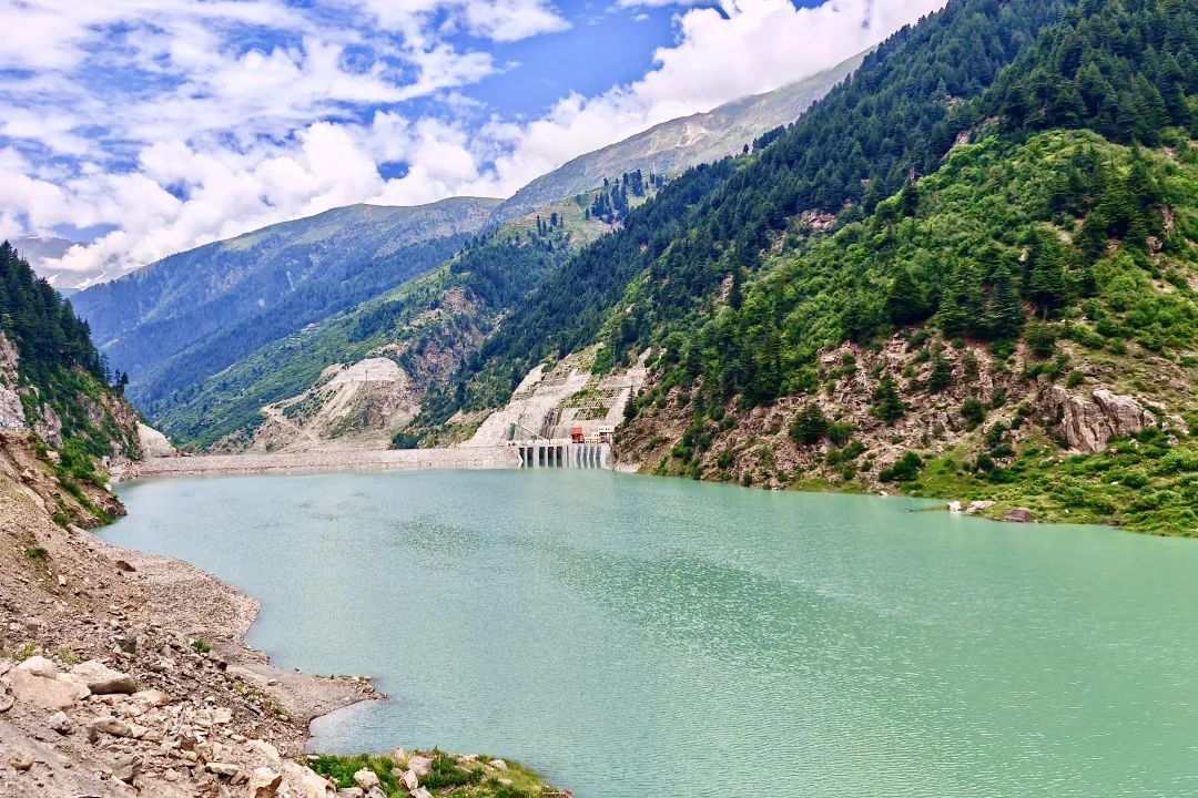 中国能建海外投资建设最大水电站首台机组正式并网发电:年均可发电量达 32.12 亿千瓦时