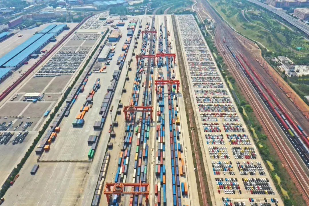中欧班列今年已开行 11403 列,通达欧洲 25 个国家 224 个城市