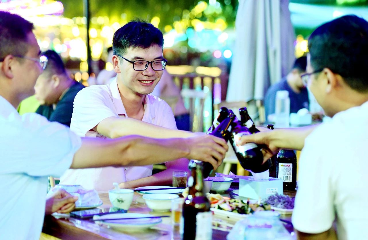 这样看来,国产啤酒品牌基本能延续增长态势,但与之相较,国际品牌却呈现另一种发展态势。