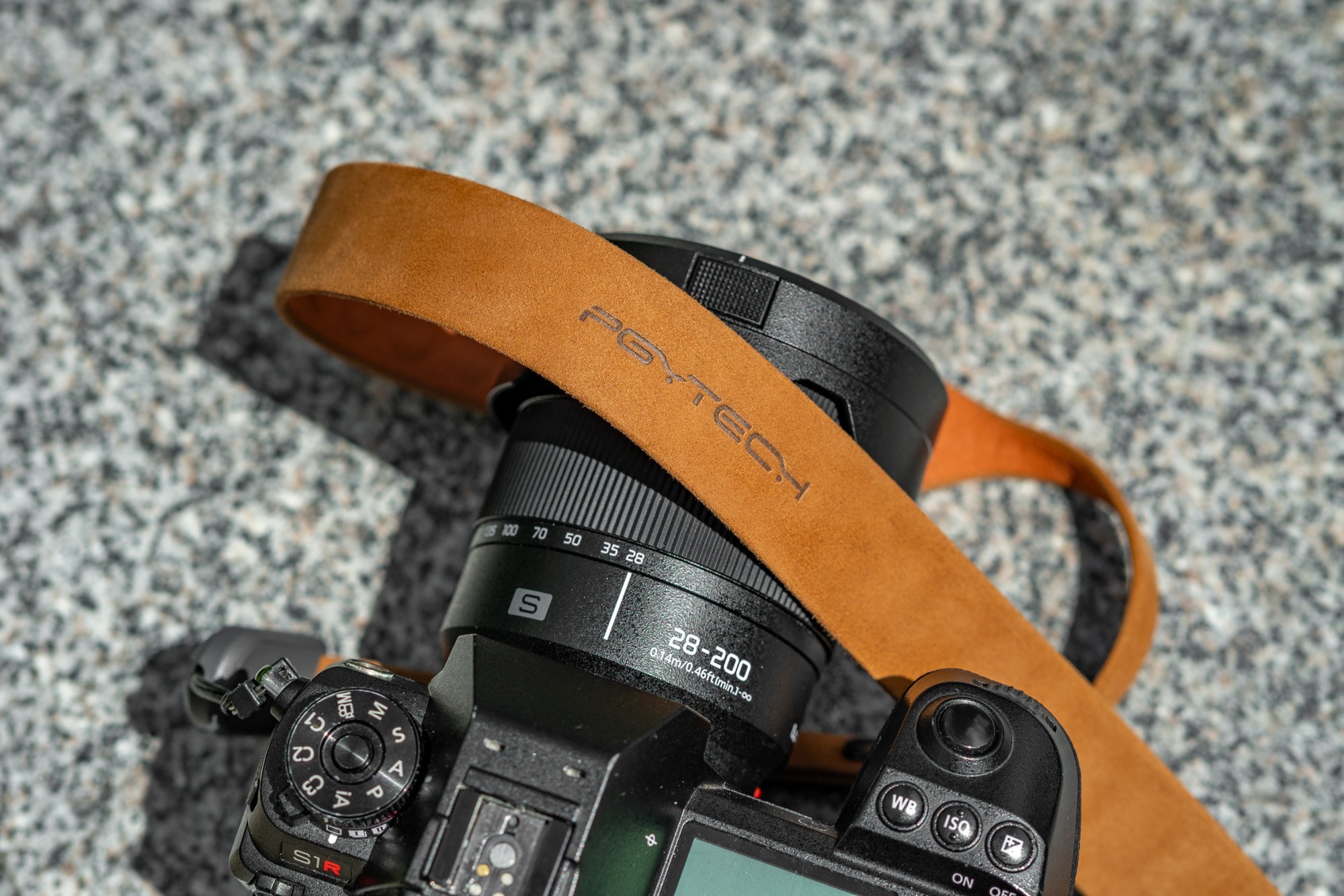 PGYTECH相机背带Air复古款和相机腕带Air评测:时尚舒适,原创快挂扣