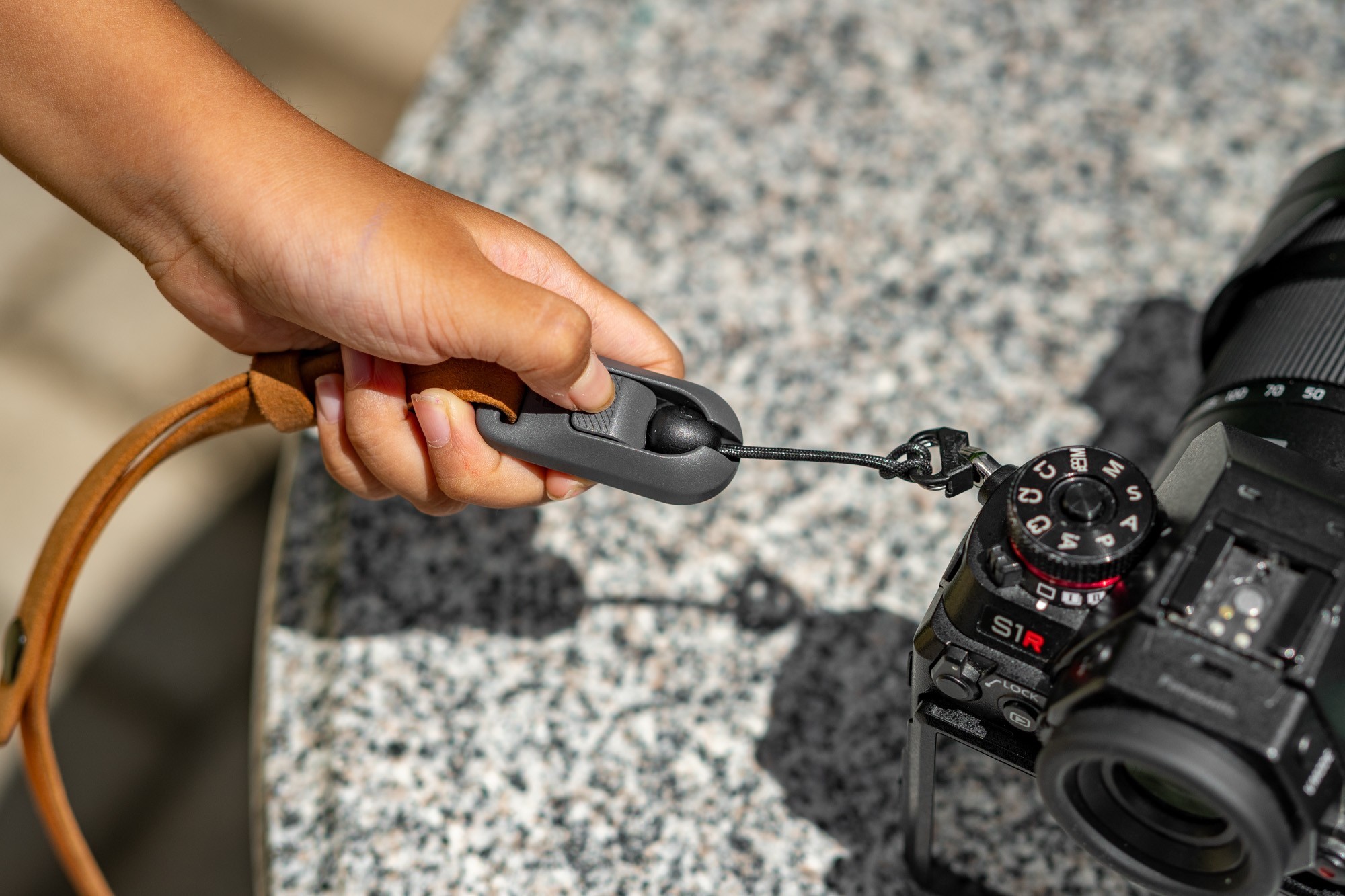 PGYTECH相机背带Air复古款和相机腕带Air评测:时尚舒适,原创快挂扣