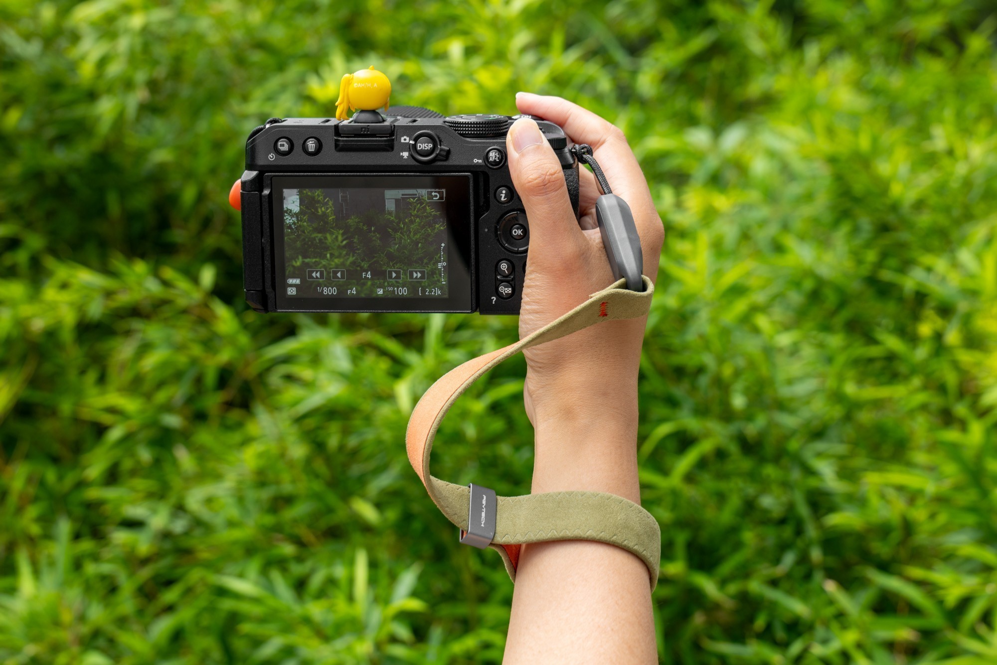 PGYTECH相机背带Air复古款和相机腕带Air评测:时尚舒适,原创快挂扣