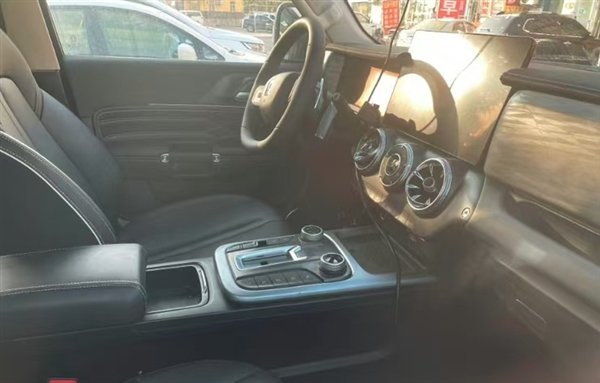 曝新款坦克300内饰谍照 官方辟谣:测试车辆、临时拼凑