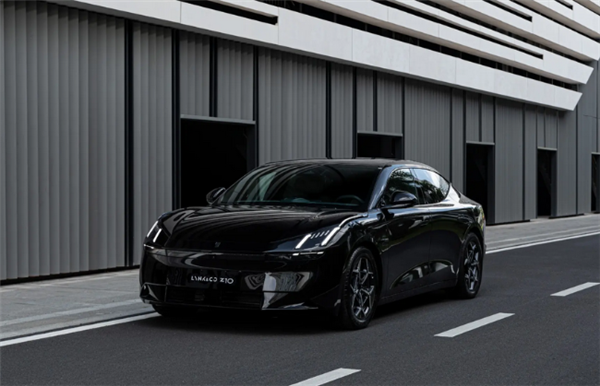 全黑涂装、红色卡钳、电动尾翼!领克Z10极夜黑发布:8月15日预售