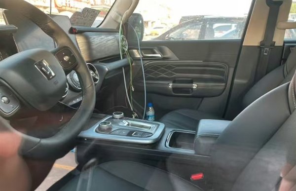 曝新款坦克300内饰谍照 官方辟谣:测试车辆、临时拼凑