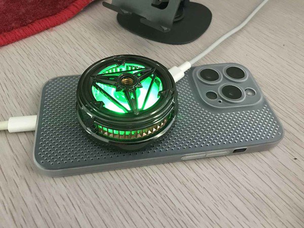 网友“省着用”iPhone结果电池健康度下降 一年掉了2%