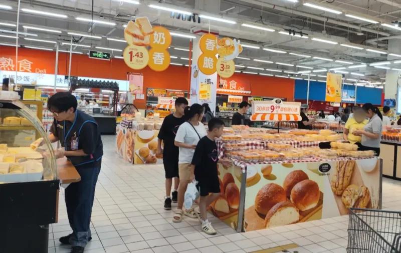 不愿去烘焙专门店的年轻人,爱上了商超烘焙