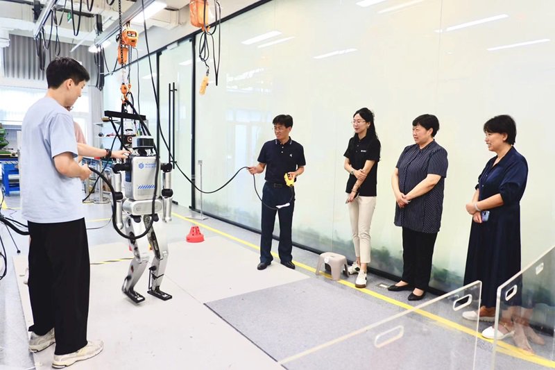 北京市与海淀区人社部门领导团深度探访中科慧灵,共绘人才与科技发展蓝图