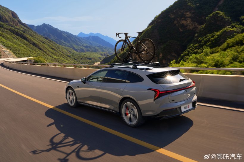 哪吒 S 猎装车型开启预售:增程版 17.59 万元起,后续将推 800V 纯电版