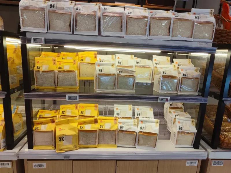 不愿去烘焙专门店的年轻人,爱上了商超烘焙