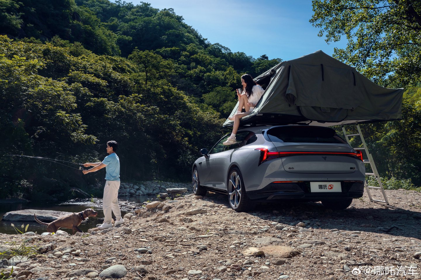 哪吒 S 猎装车型开启预售:增程版 17.59 万元起,后续将推 800V 纯电版