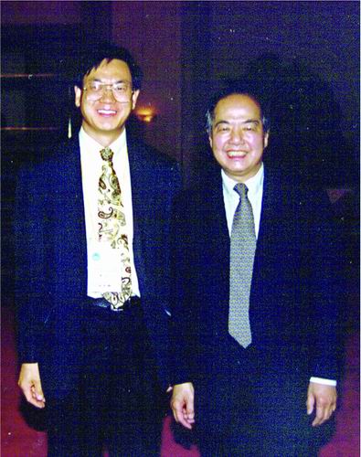 他为中国学生打开一扇“通向世界的大门”