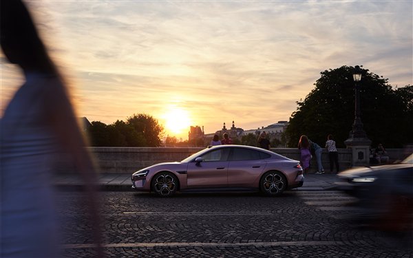 官方公布小米SU7巴黎之旅PC、手机壁纸 赶紧来换