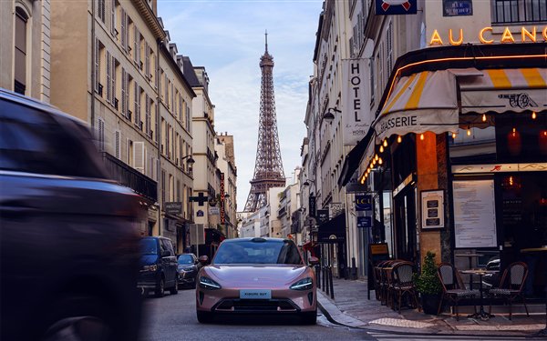 官方公布小米SU7巴黎之旅PC、手机壁纸 赶紧来换