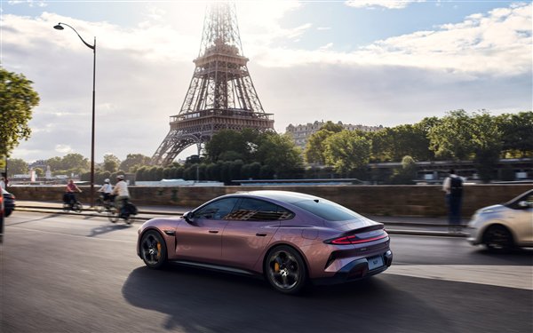 官方公布小米SU7巴黎之旅PC、手机壁纸 赶紧来换