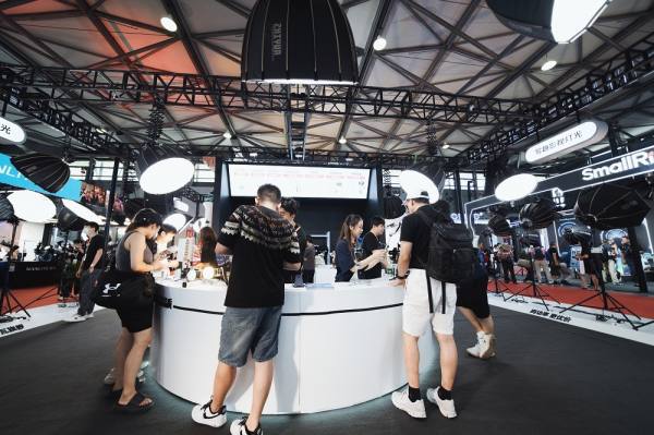 智云P&I 2024:语音重塑云台边界,即弹吉他奏响跨界新声