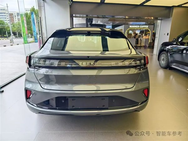 极氪迎着争议改款换新:全怪华为卷太猛