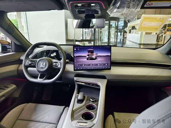 极氪迎着争议改款换新:全怪华为卷太猛