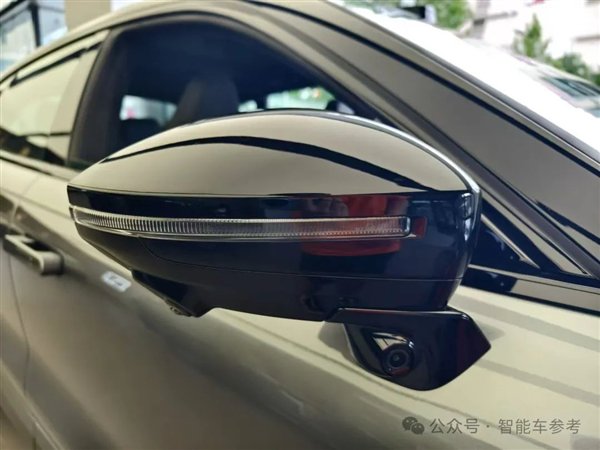 极氪迎着争议改款换新:全怪华为卷太猛