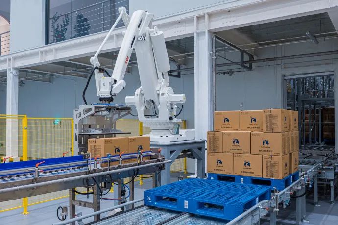 瑞幸“轻轻”入场茶饮，9.9“拿捏”年轻人的下午茶！