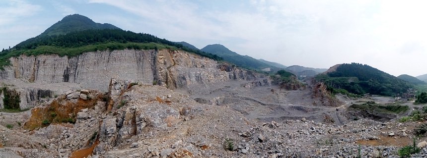 銅鑼山採石場關停後的面貌（資料圖）。渝北區規劃和自然資源局供圖