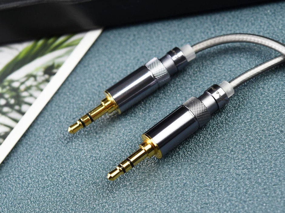 “仿生”式腰鼓造型 飞傲FF3S平头塞图赏