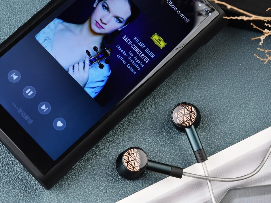 “仿生”式腰鼓造型 飞傲FF3S平头塞图赏