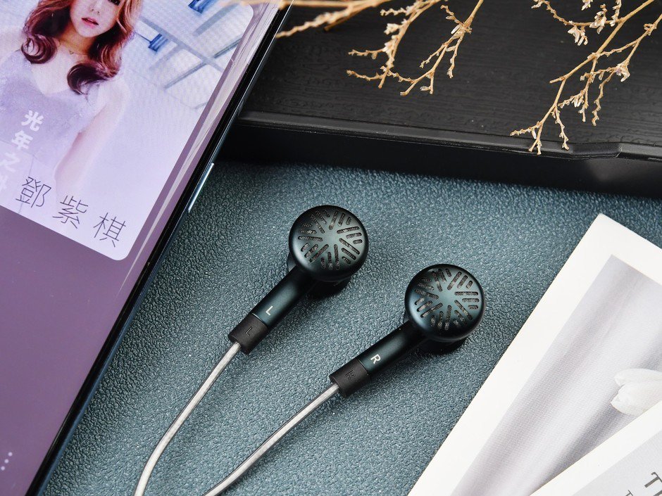 “仿生”式腰鼓造型 飞傲FF3S平头塞图赏