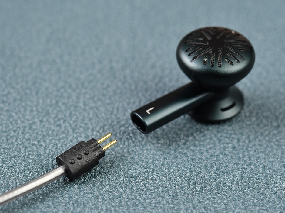 “仿生”式腰鼓造型 飞傲FF3S平头塞图赏