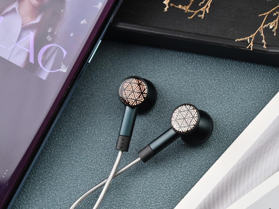 “仿生”式腰鼓造型 飞傲FF3S平头塞图赏