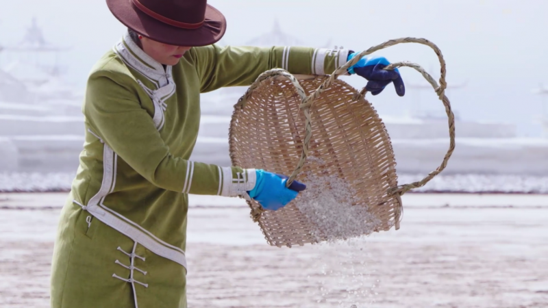 苦与甜,都是茶卡这一湖盐 ——海尔小蓝瓶热水器茶卡盐湖极限水质挑战