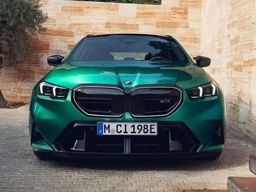 全新宝马 M5 旅行版官图提前曝光：搭载 4.4 L 双涡轮增压插混系统，明天发布