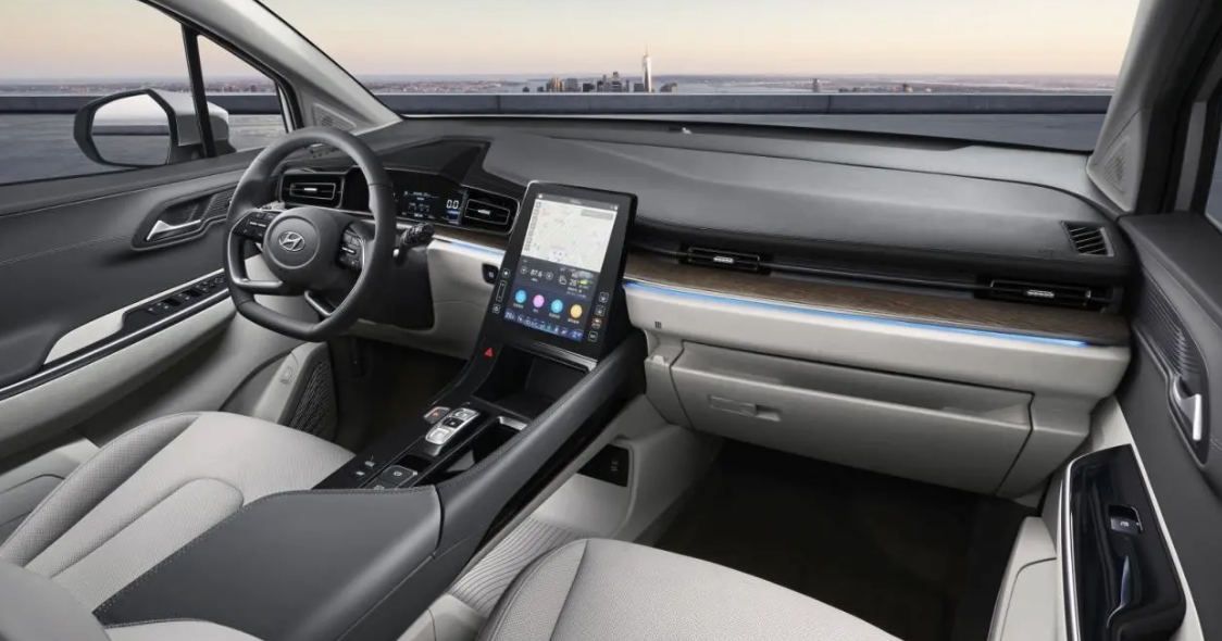 2025 款北京现代库斯途 MPV 官图公布:新增隐藏式日行灯 / 智能迎宾灯,8 月 26 日上市