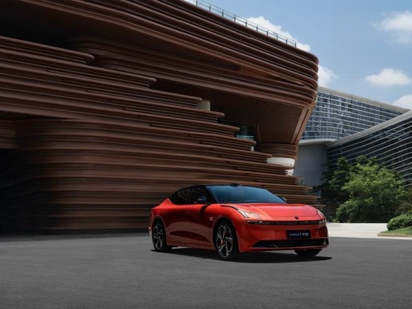 领克Z10预售价公布后遭网友吐槽:这价格极氪007更香