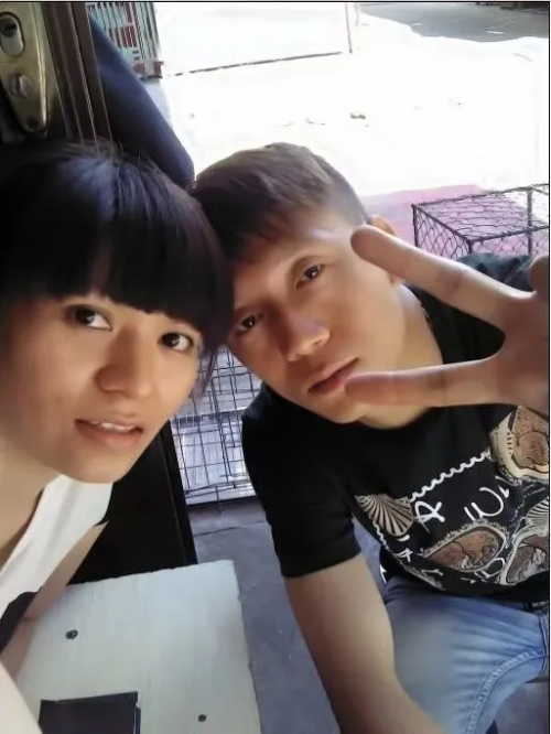 从“非主流”理发师到直播间粤语歌王——他在时代的浪尖怀旧