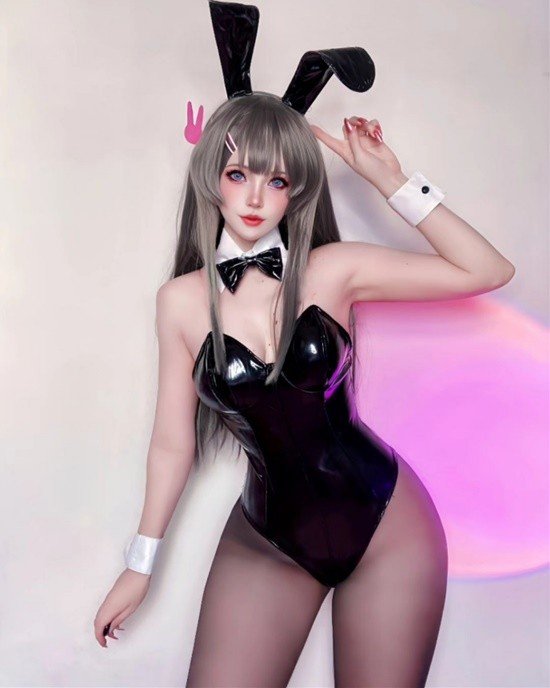 巴西小姐姐COS兔女郎初音未来:胶衣网袜 腰臀比惊人