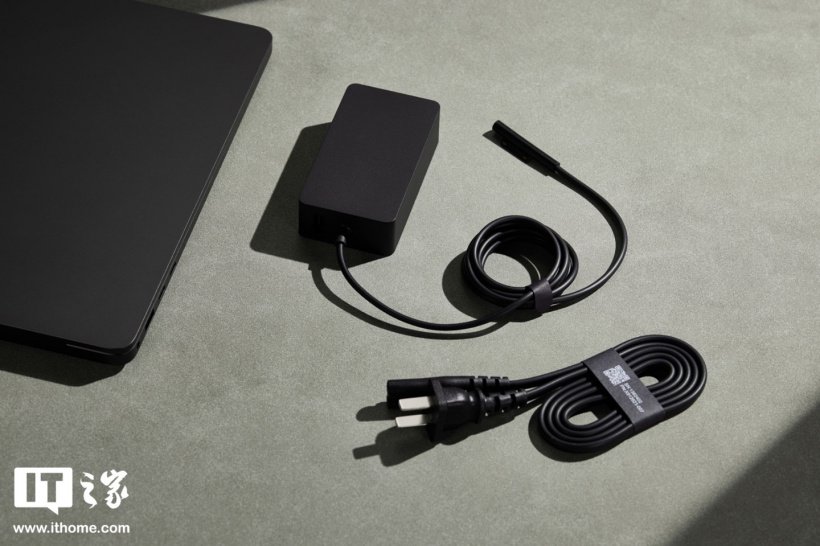 【IT之家开箱】微软 Surface Laptop 第 7 版 15 英寸首发图赏：极简全金属机身，设计焕然一新