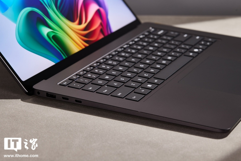 【IT之家开箱】微软 Surface Laptop 第 7 版 15 英寸首发图赏：极简全金属机身，设计焕然一新