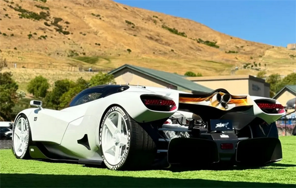 与新能源时代背道而驰!Nilu27超跑亮相:12缸动力搭配手动挡