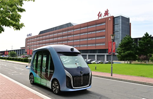 无人驾驶、无线充电!红旗二代智能小巴亮相:续航可达400KM