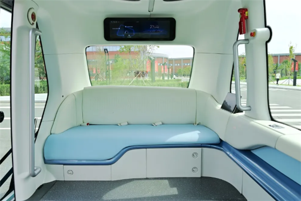 无人驾驶、无线充电!红旗二代智能小巴亮相:续航可达400KM