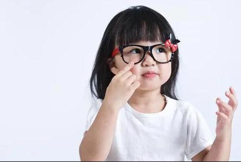 青少年爱眼护眼计划需要您的支持——爱,在光与影中绽放