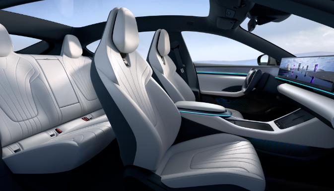 极越 07 量产下线:配电动车门、升降尾翼,预计下半年上市