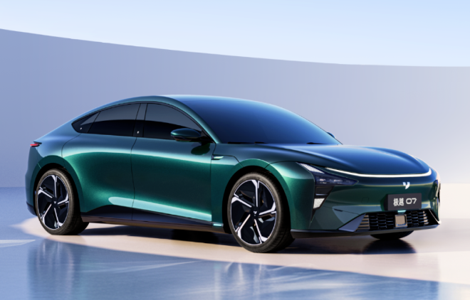 极越 07 量产下线:配电动车门、升降尾翼,预计下半年上市